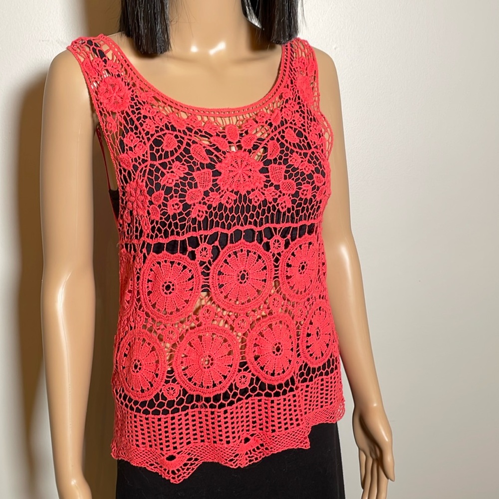 Roommates crochet top